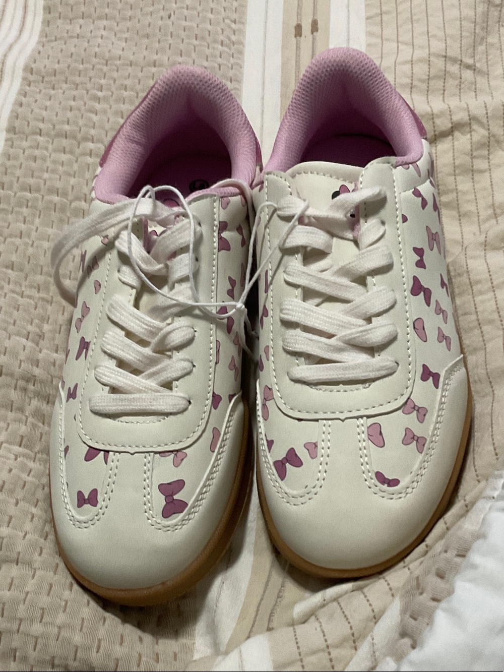 Disney White Sneakers with Pindisney Minnie Mouse sneakers size 8